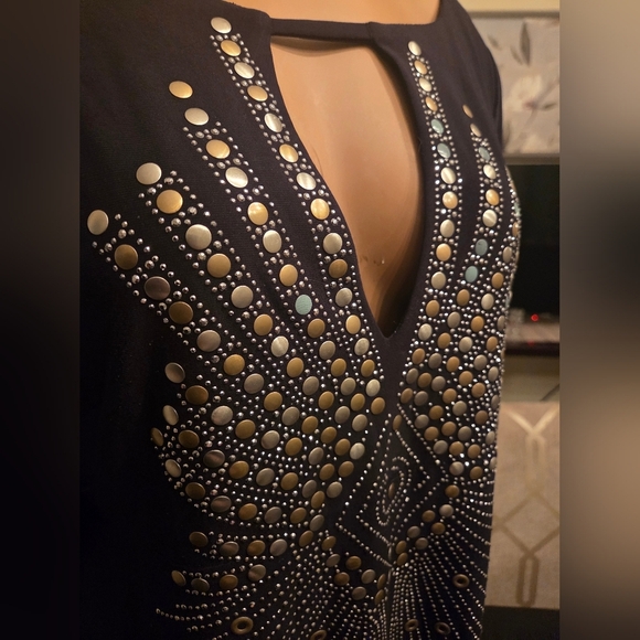 Elegant Black and Gold Embellished Cut Out Dress - Picture 4 of 9